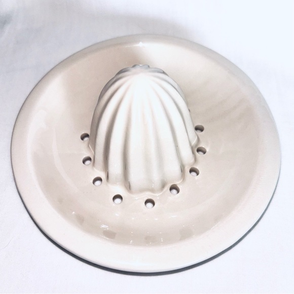 Rae Dunn Magenta Lemon Juice Squeeze Reamer Artisan Collection - Picture 3 of 5